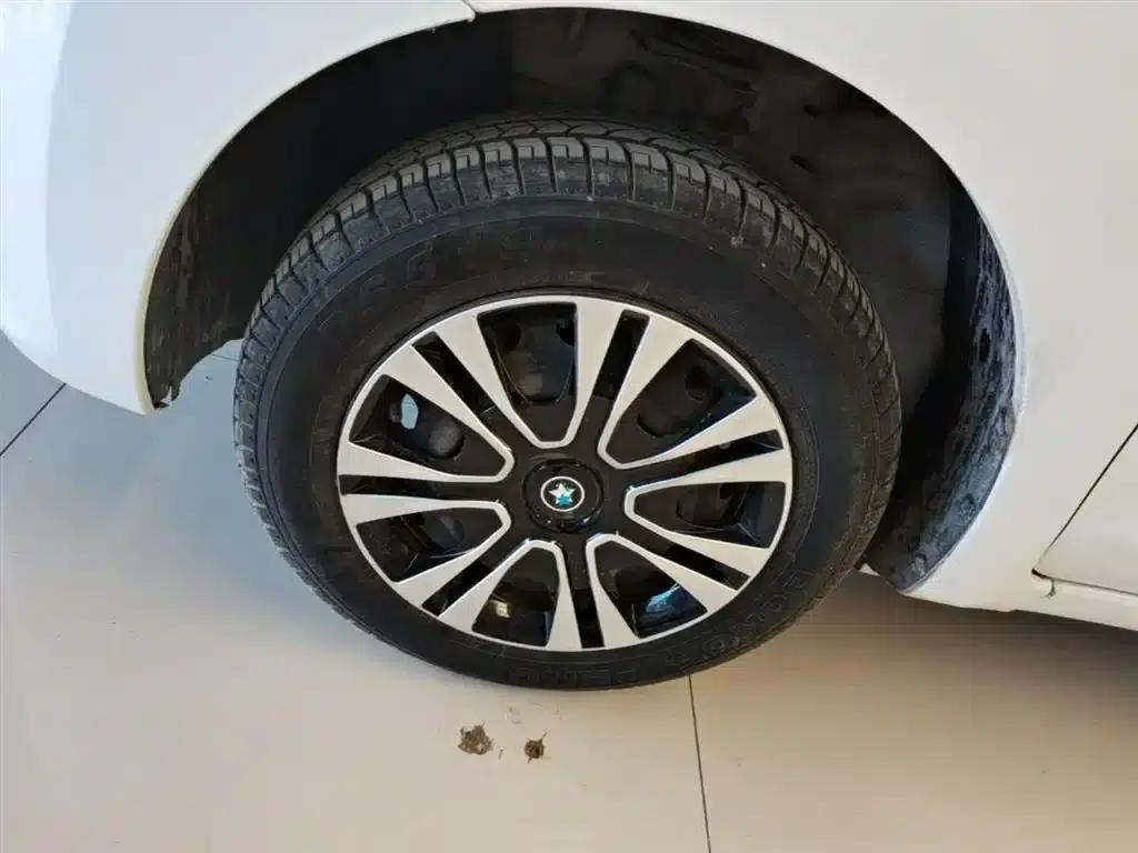 Venucia R30 2014 1.2L Manual Premium Edition — миниатюра 23