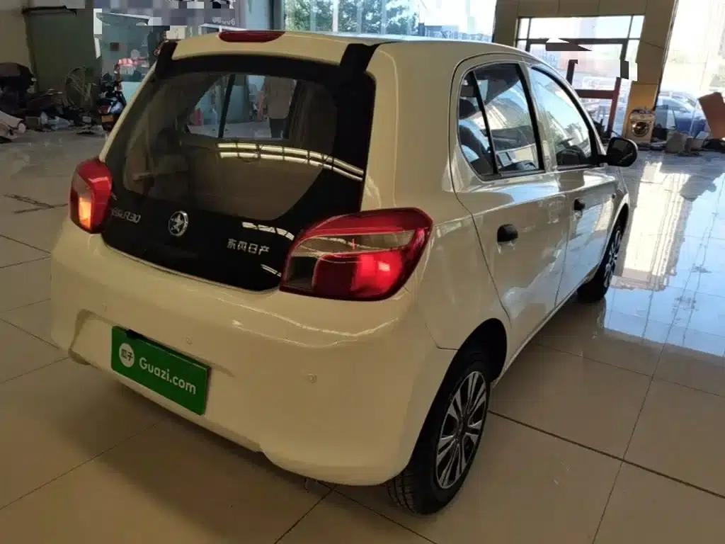 Venucia R30 2014 1.2L Manual Premium Edition — миниатюра 7
