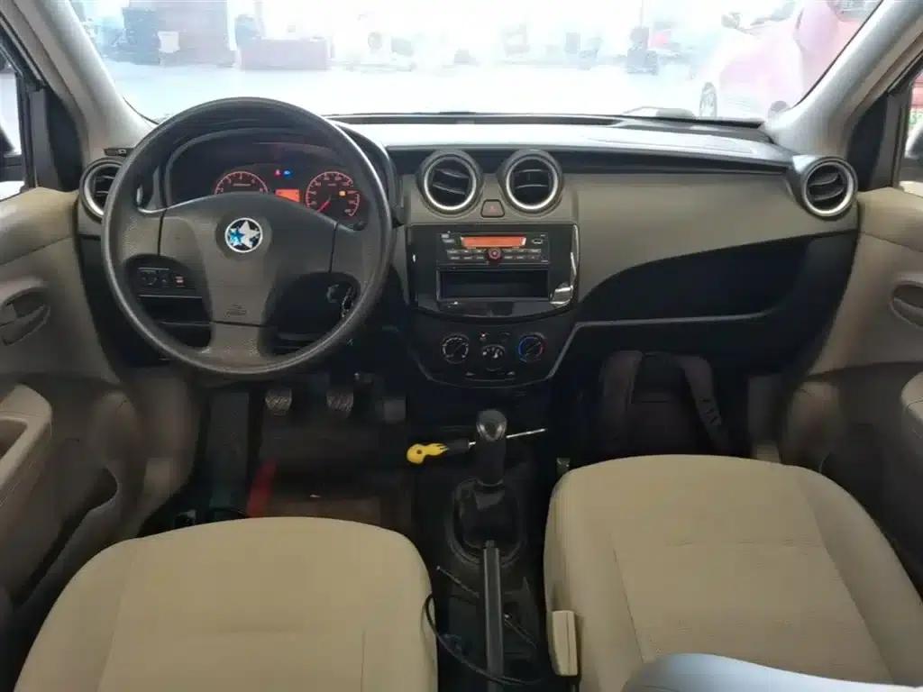 Venucia R30 2014 1.2L Manual Premium Edition — миниатюра 10