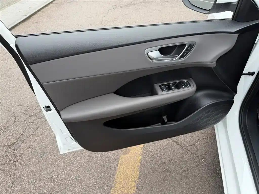 Roewe D6 2025 450km Premium Edition — миниатюра 6
