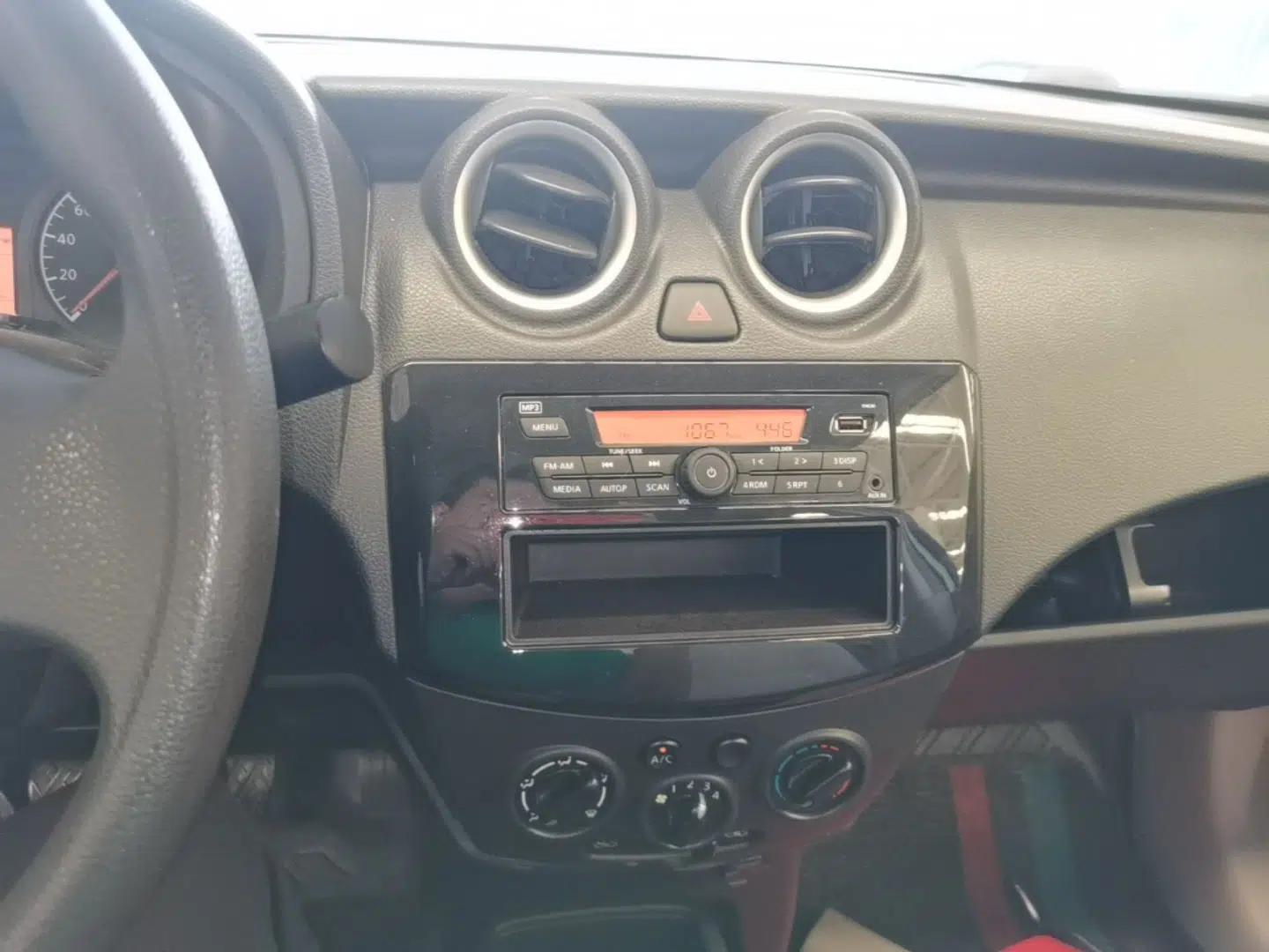 Used Venucia R30 2014 1.2L Manual Enjoyment Edition — миниатюра 15