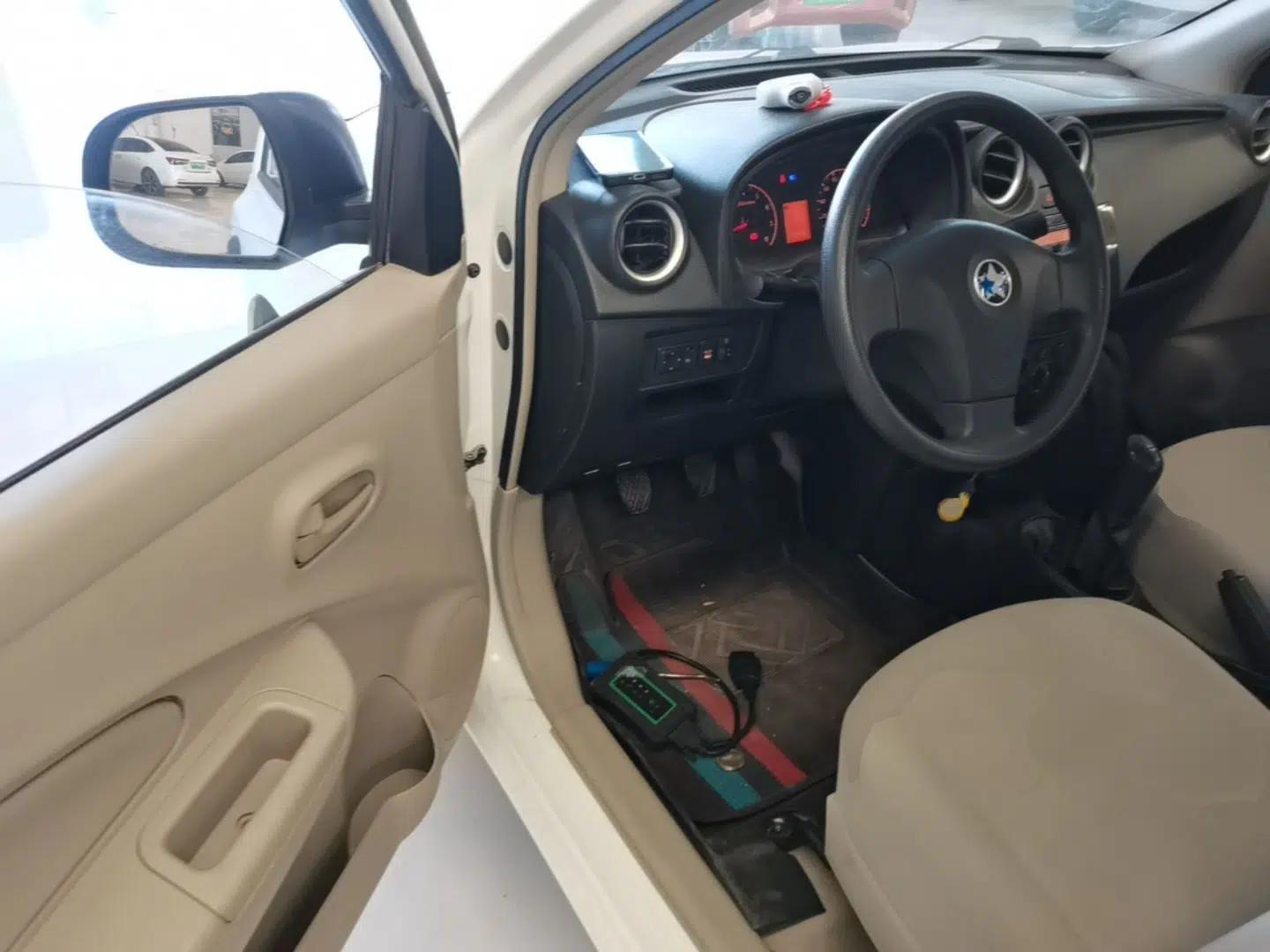 Used Venucia R30 2014 1.2L Manual Enjoyment Edition — миниатюра 18
