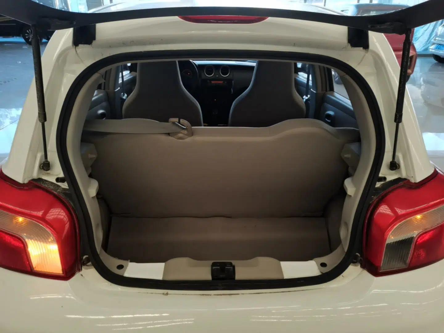 Used Venucia R30 2014 1.2L Manual Enjoyment Edition — миниатюра 22