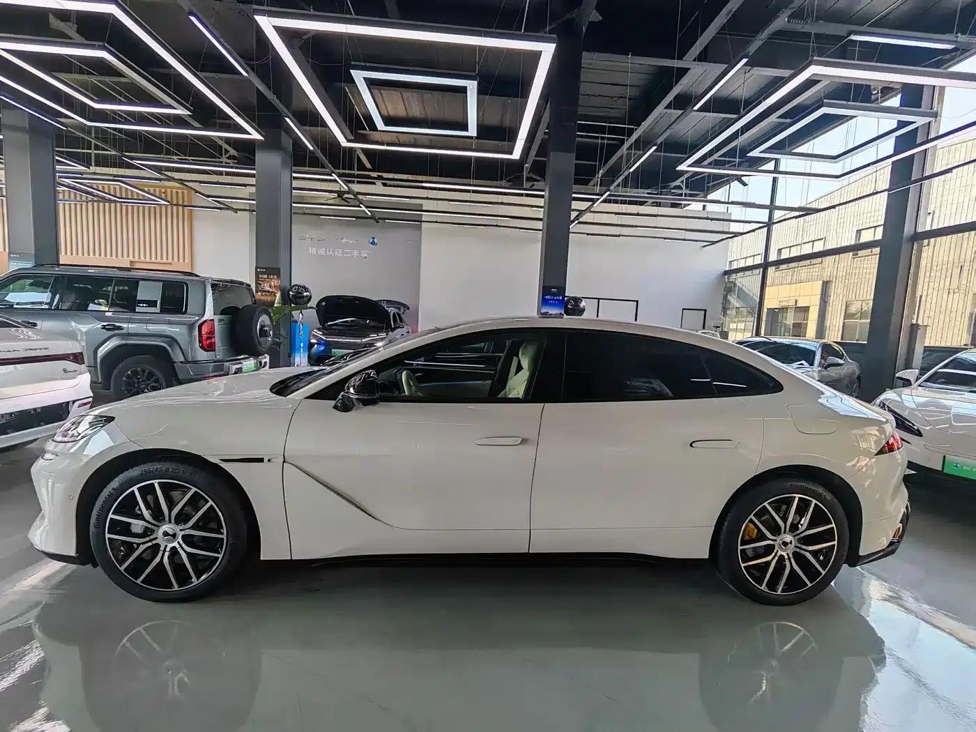 Denza Z9 2024 Model 1100km AWD Max Edition — миниатюра 2