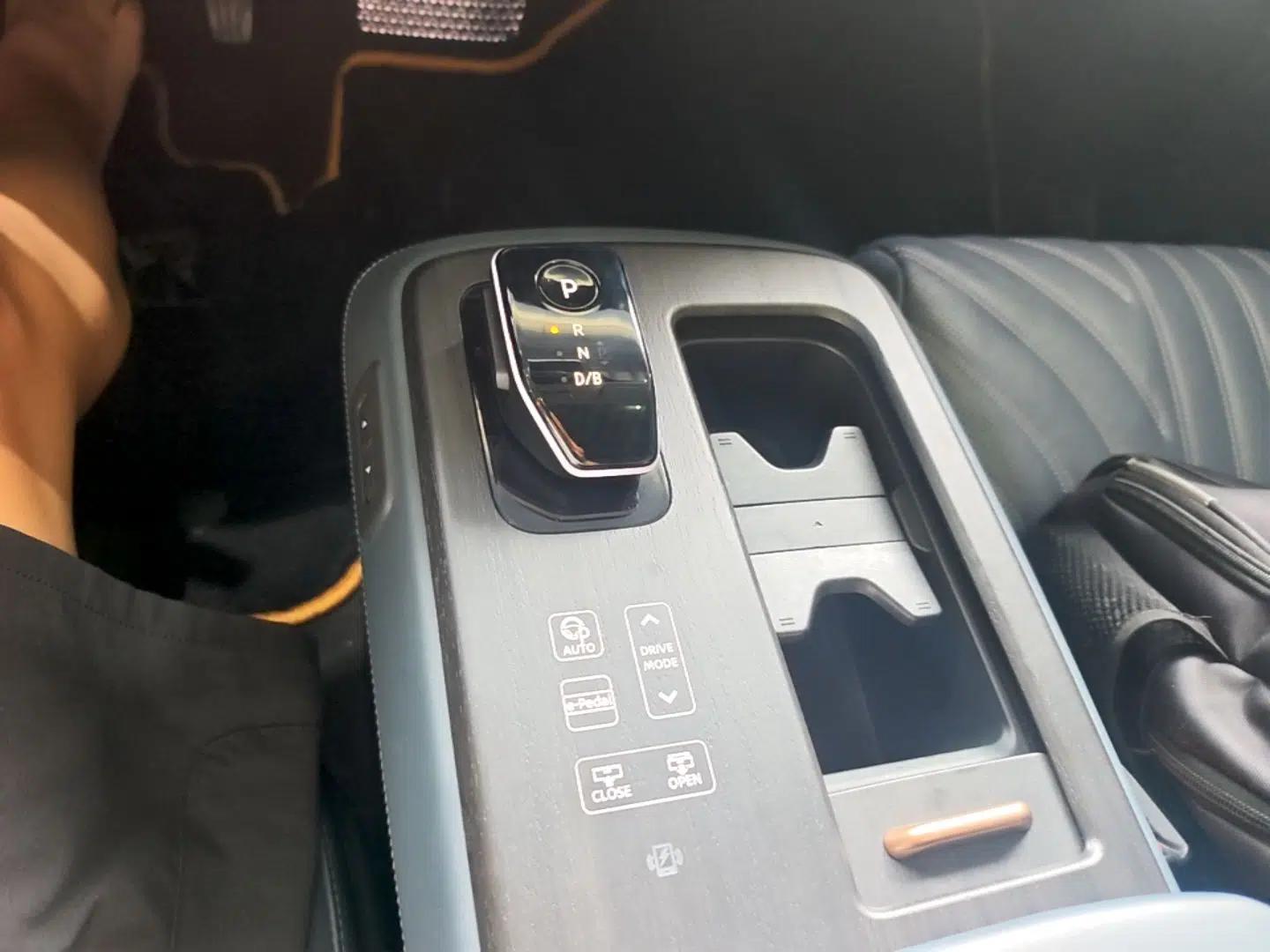 Used Nissan ARIYA 2022 Four-Wheel-Drive High-Performance Top-Tier Model — миниатюра 16
