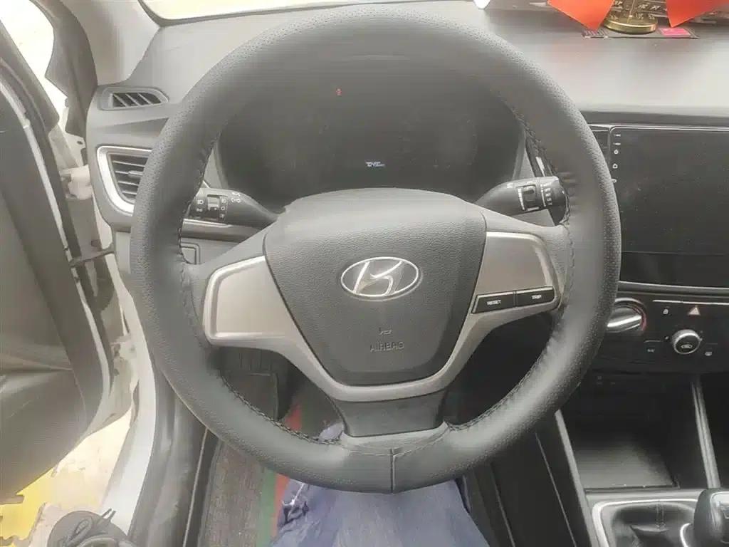2016 Hyundai Verna 1.4L Manual GLS Cool Edition — миниатюра 11
