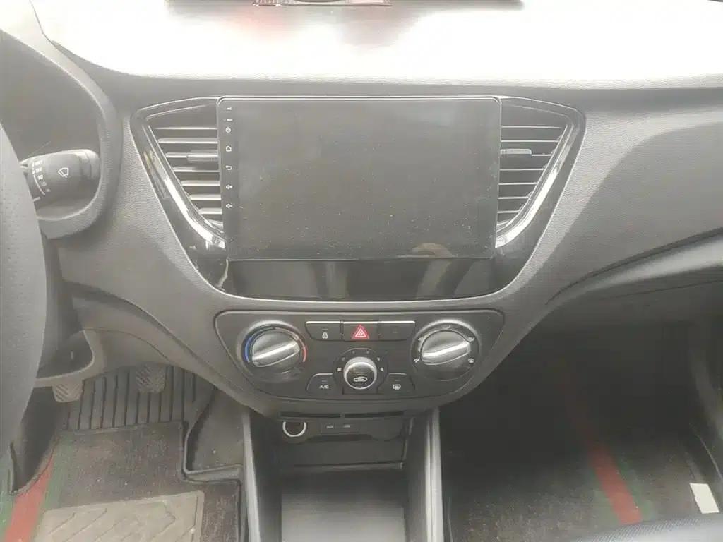 2016 Hyundai Verna 1.4L Manual GLS Cool Edition — миниатюра 13