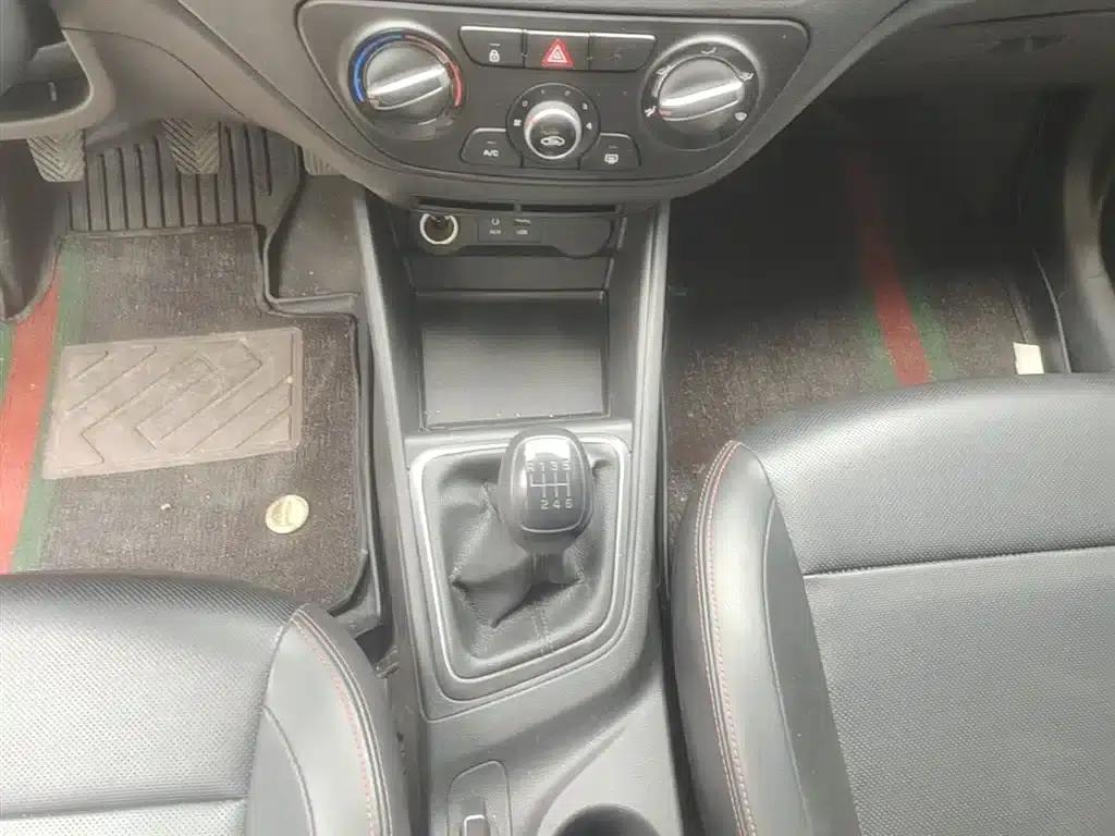 2016 Hyundai Verna 1.4L Manual GLS Cool Edition — миниатюра 14