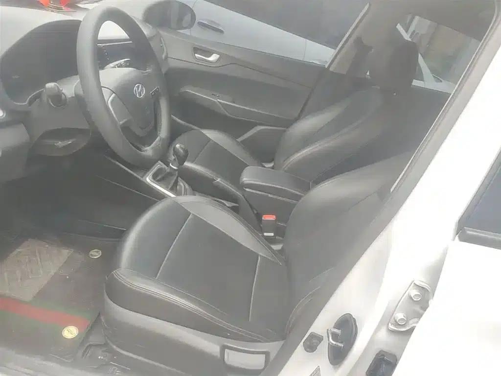 2016 Hyundai Verna 1.4L Manual GLS Cool Edition — миниатюра 15