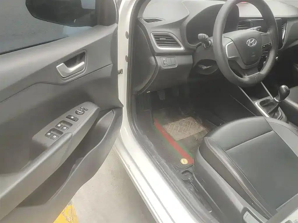 2016 Hyundai Verna 1.4L Manual GLS Cool Edition — миниатюра 16