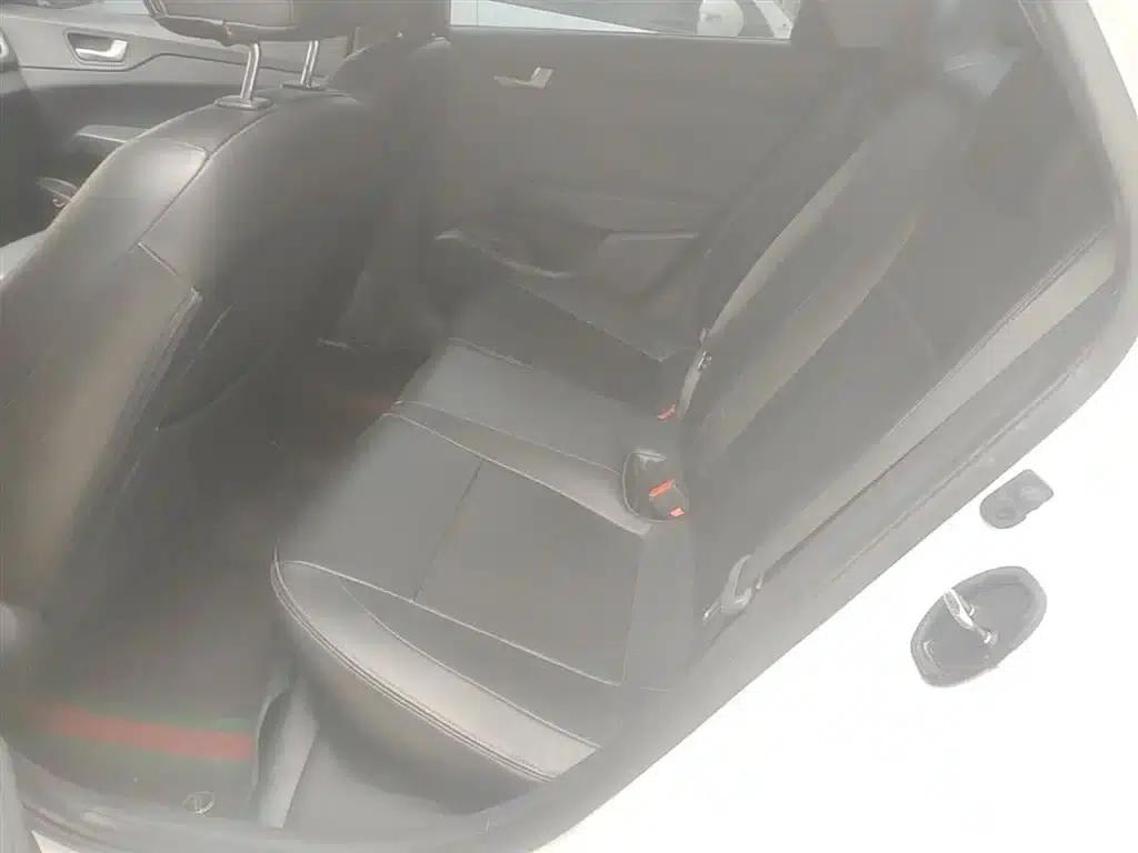 2016 Hyundai Verna 1.4L Manual GLS Cool Edition — миниатюра 17