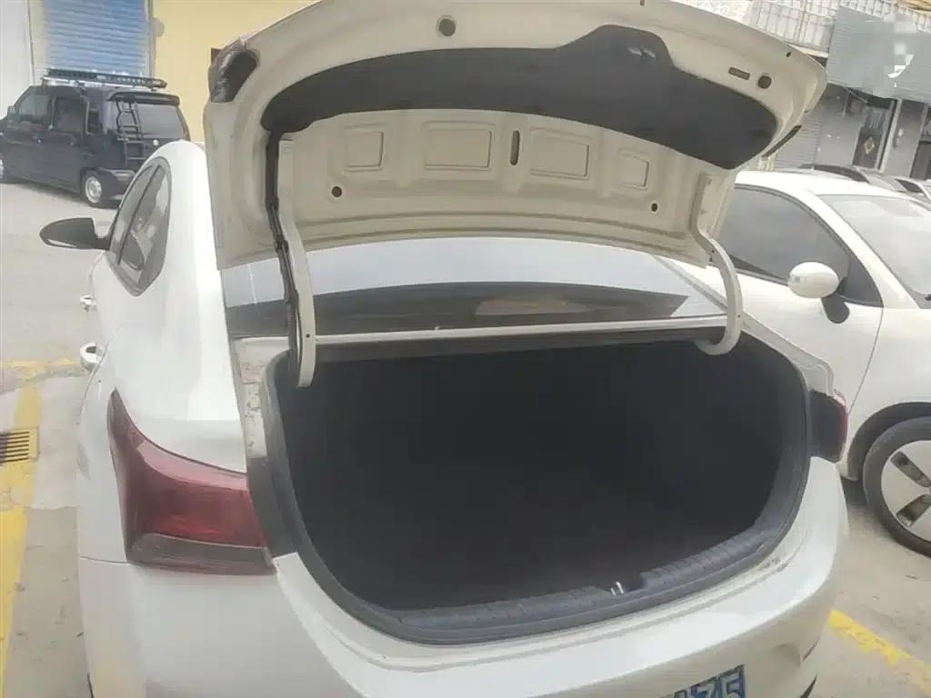 2016 Hyundai Verna 1.4L Manual GLS Cool Edition — миниатюра 19