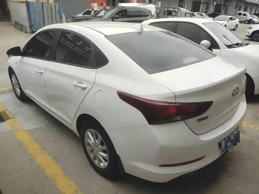 2016 Hyundai Verna 1.4L Manual GLS Cool Edition — миниатюра 5