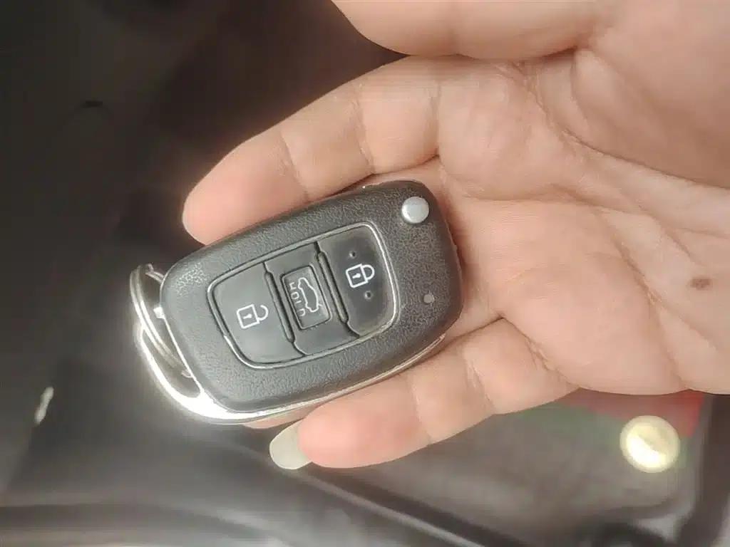 2016 Hyundai Verna 1.4L Manual GLS Cool Edition — миниатюра 9