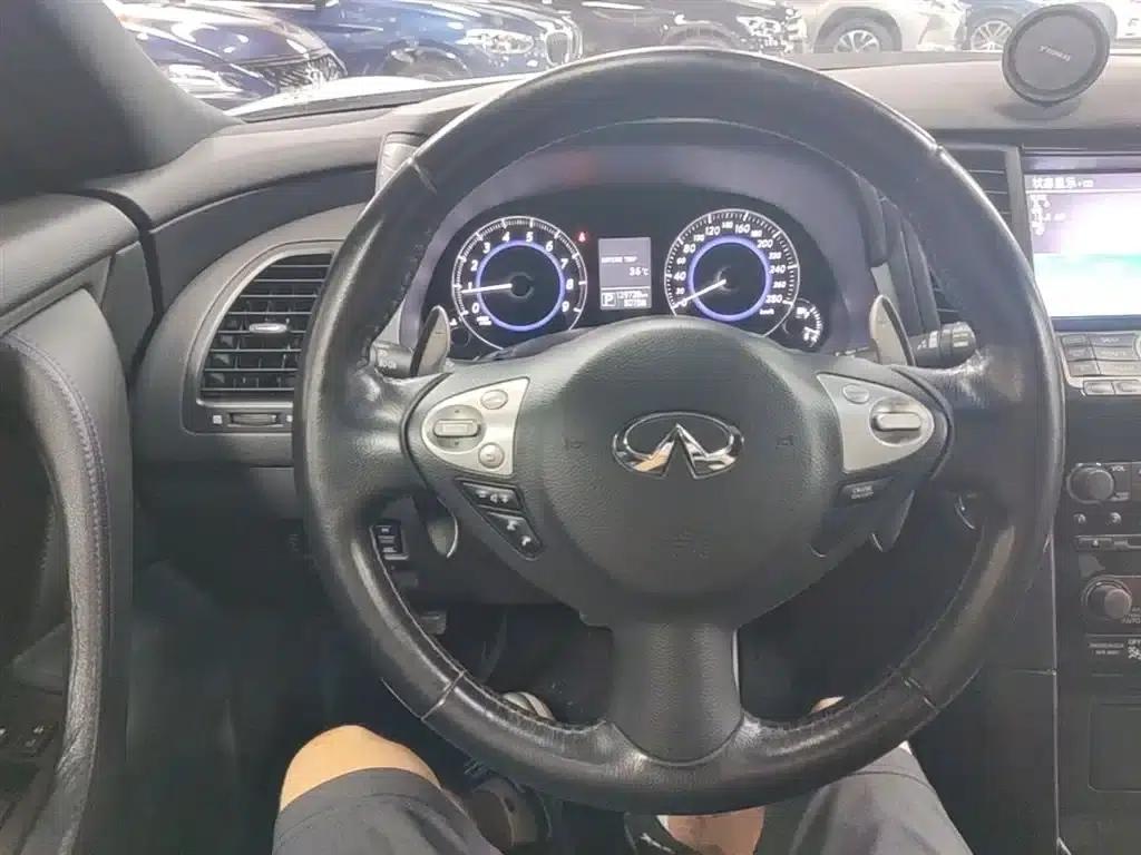 Infiniti QX70 2015 3.7L Limited Edition — миниатюра 11