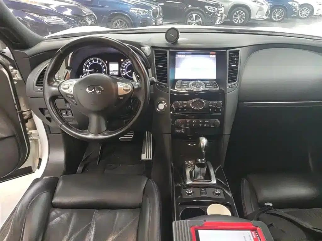 Infiniti QX70 2015 3.7L Limited Edition — миниатюра 12