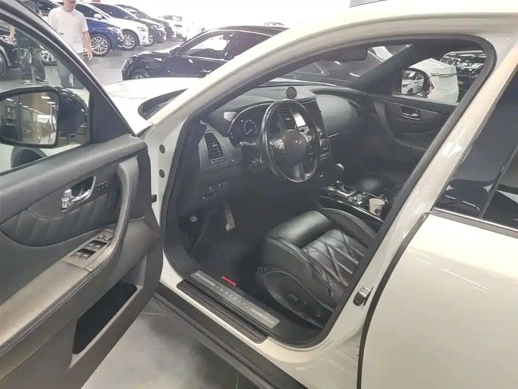 Infiniti QX70 2015 3.7L Limited Edition — миниатюра 15