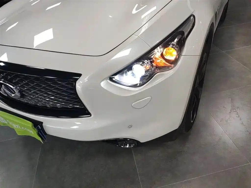 Infiniti QX70 2015 3.7L Limited Edition — миниатюра 23