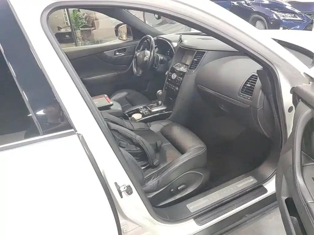 Infiniti QX70 2015 3.7L Limited Edition — миниатюра 24