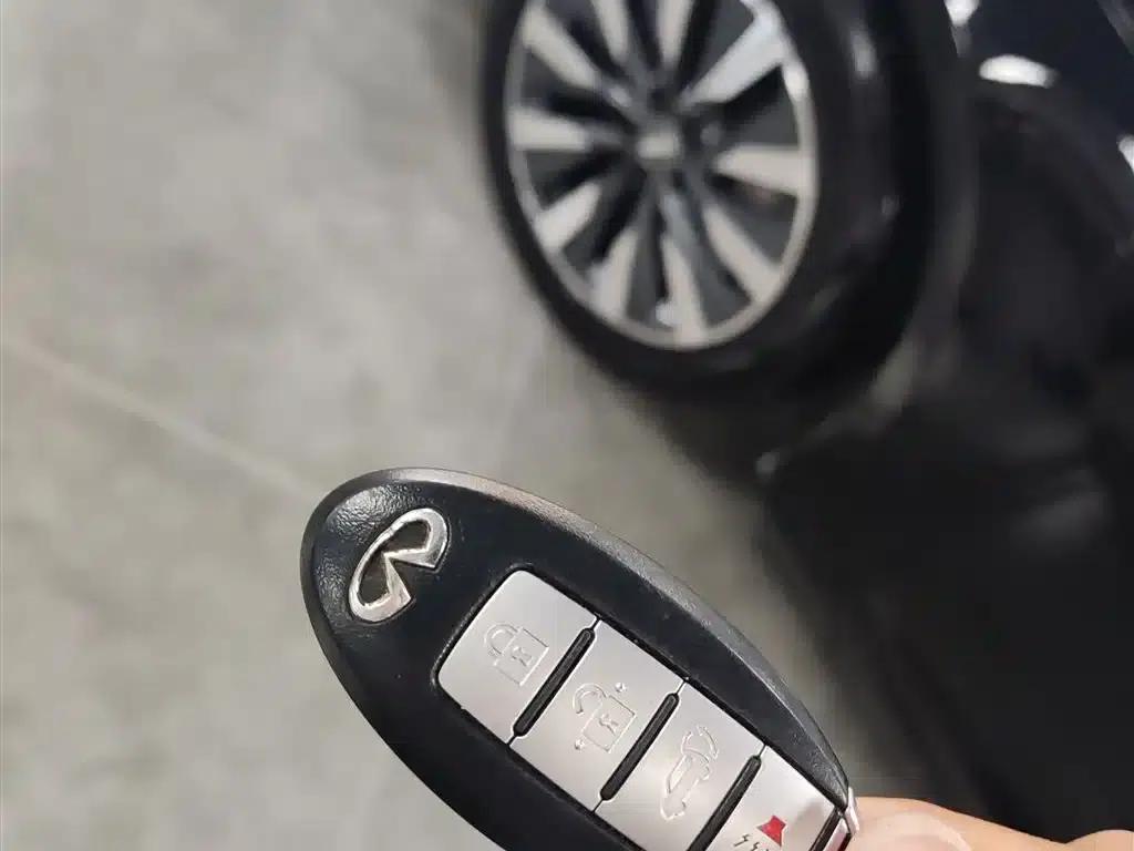 Infiniti QX70 2015 3.7L Limited Edition — миниатюра 9