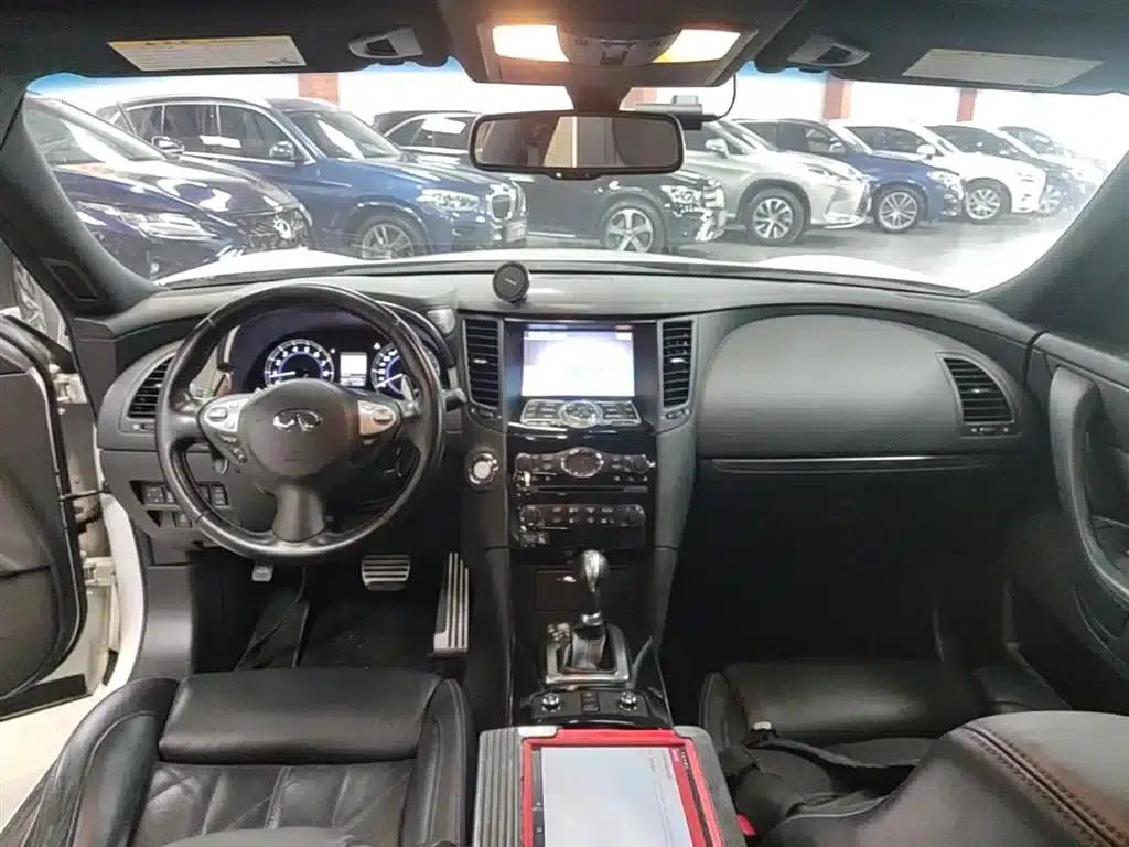 Infiniti QX70 2015 3.7L Limited Edition — миниатюра 10