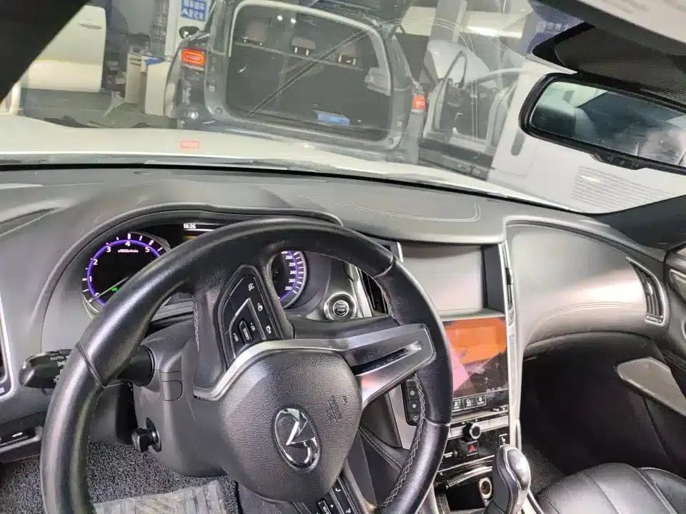 Infiniti Q60 2017 2.0T Luxury Edition — миниатюра 3
