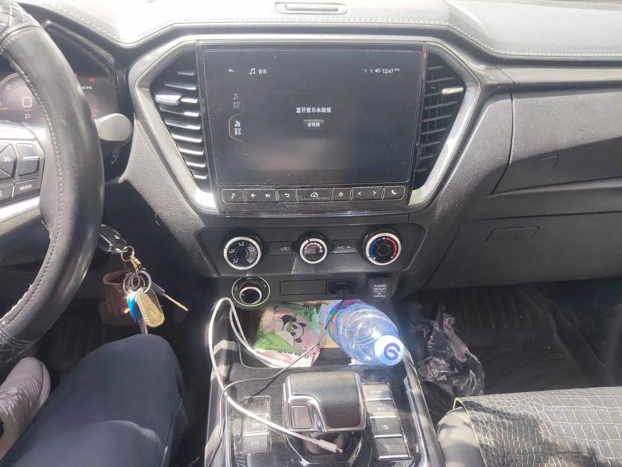 Used Isuzu D-MAX 2023 2.5T Automatic 4x4 Diesel Flagship Long Wheelbase Model — миниатюра 13