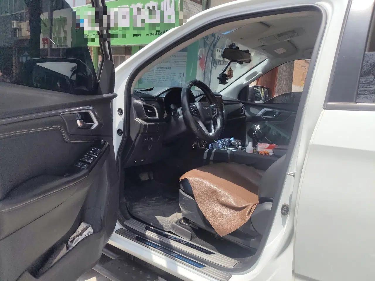 Used Isuzu D-MAX 2023 2.5T Automatic 4x4 Diesel Flagship Long Wheelbase Model — миниатюра 16