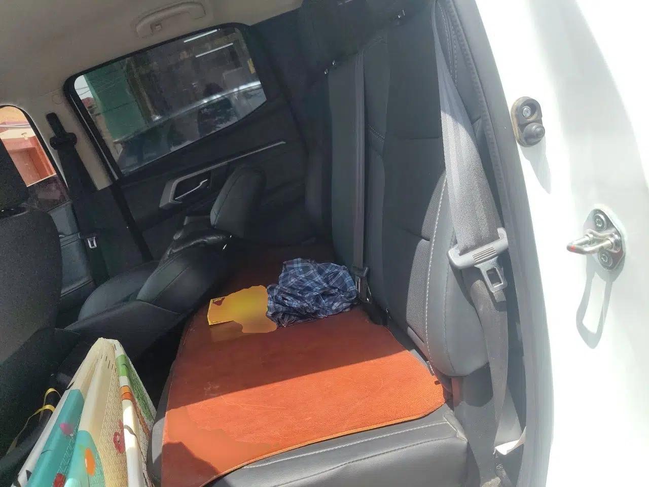 Used Isuzu D-MAX 2023 2.5T Automatic 4x4 Diesel Flagship Long Wheelbase Model — миниатюра 17