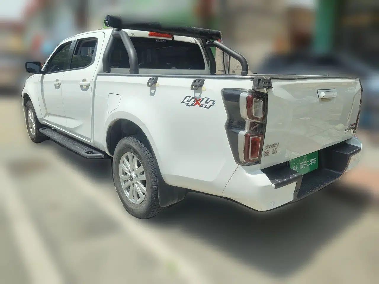 Used Isuzu D-MAX 2023 2.5T Automatic 4x4 Diesel Flagship Long Wheelbase Model — миниатюра 4