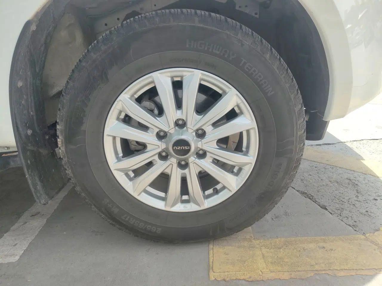 Used Isuzu D-MAX 2023 2.5T Automatic 4x4 Diesel Flagship Long Wheelbase Model — миниатюра 8