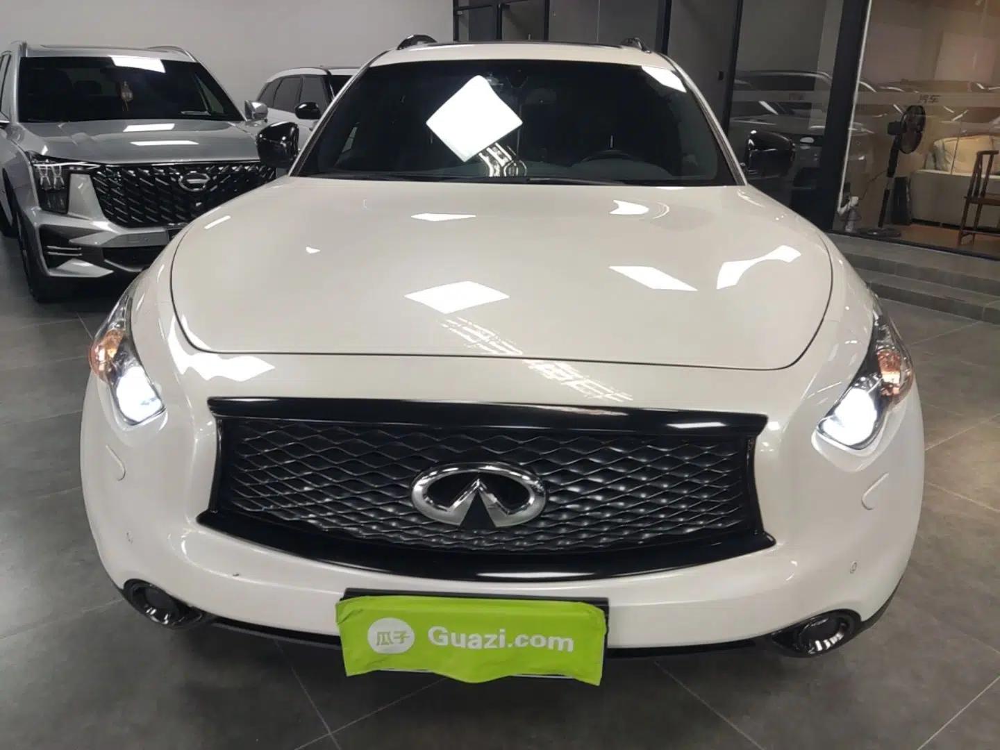 Used Infiniti QX70 2015 3.7L Shadow Edition — миниатюра 2