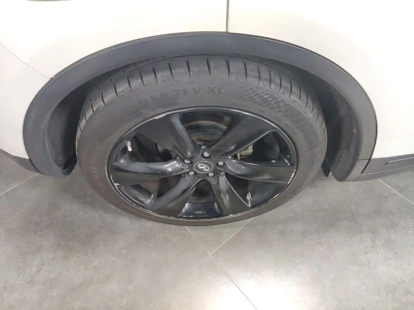 Used Infiniti QX70 2015 3.7L Shadow Edition — миниатюра 11