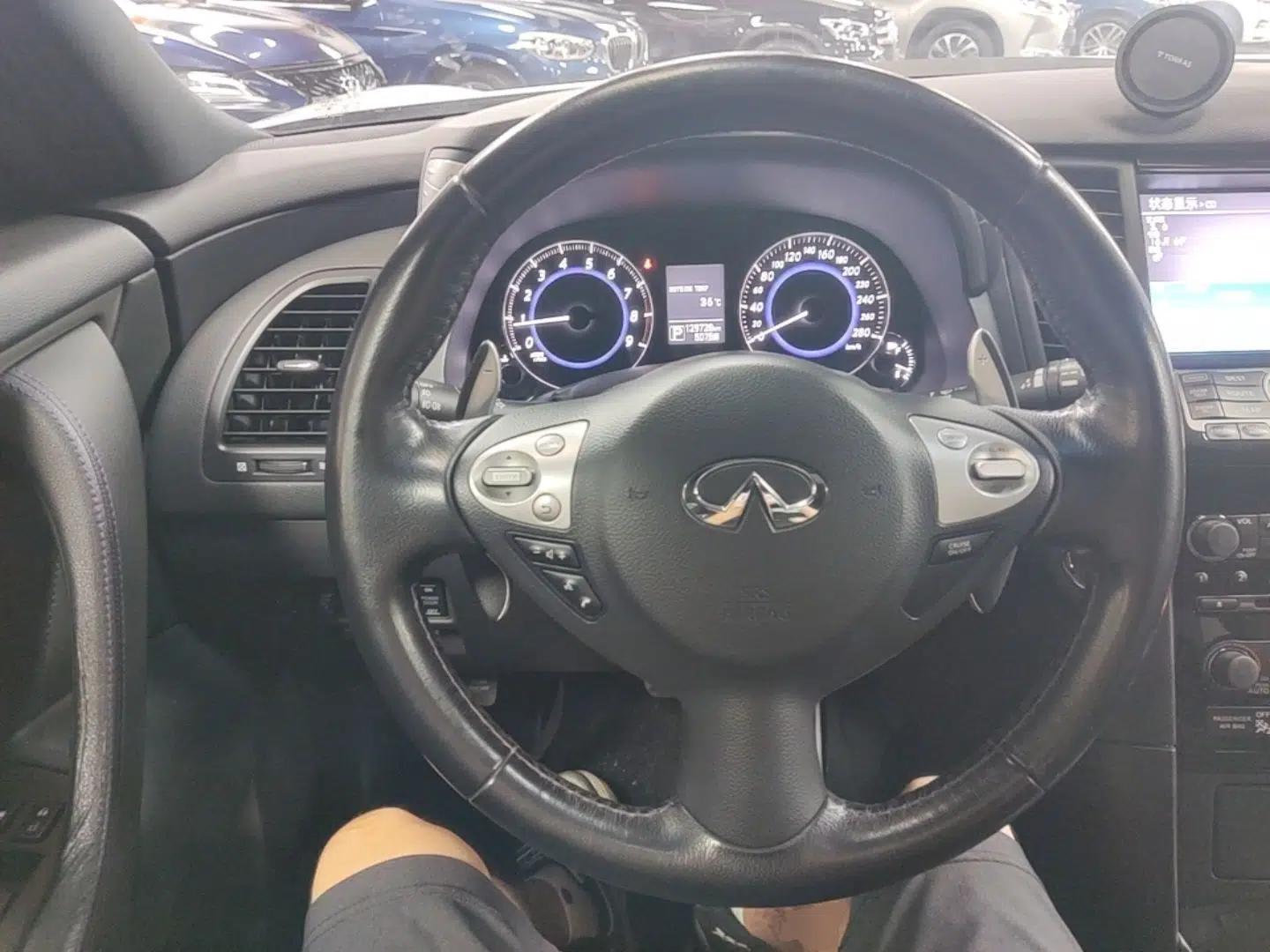 Used Infiniti QX70 2015 3.7L Shadow Edition — миниатюра 18