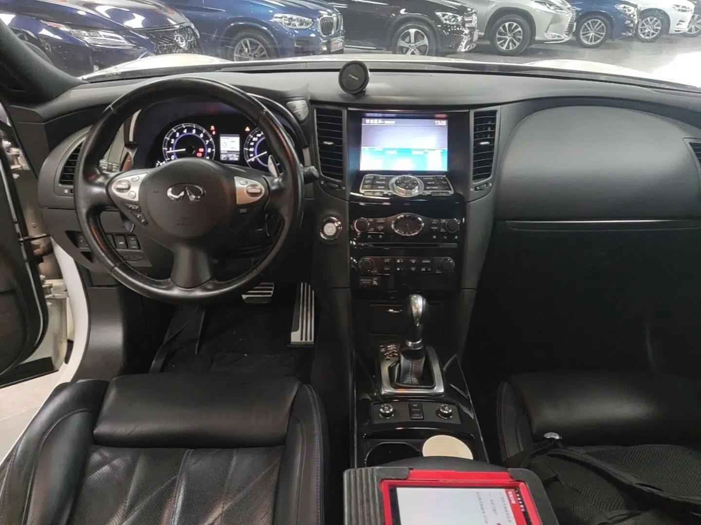 Used Infiniti QX70 2015 3.7L Shadow Edition — миниатюра 21