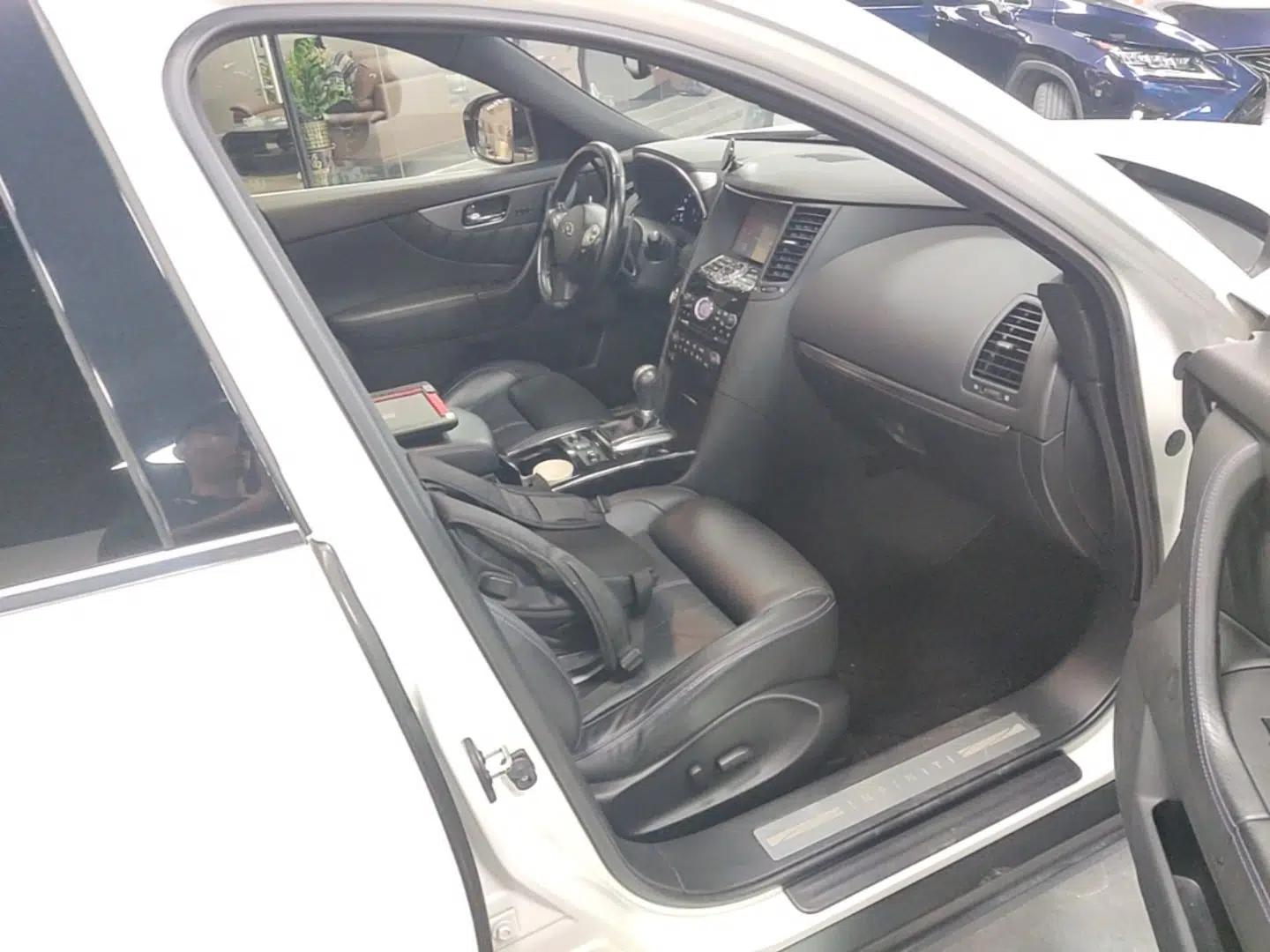 Used Infiniti QX70 2015 3.7L Shadow Edition — миниатюра 24