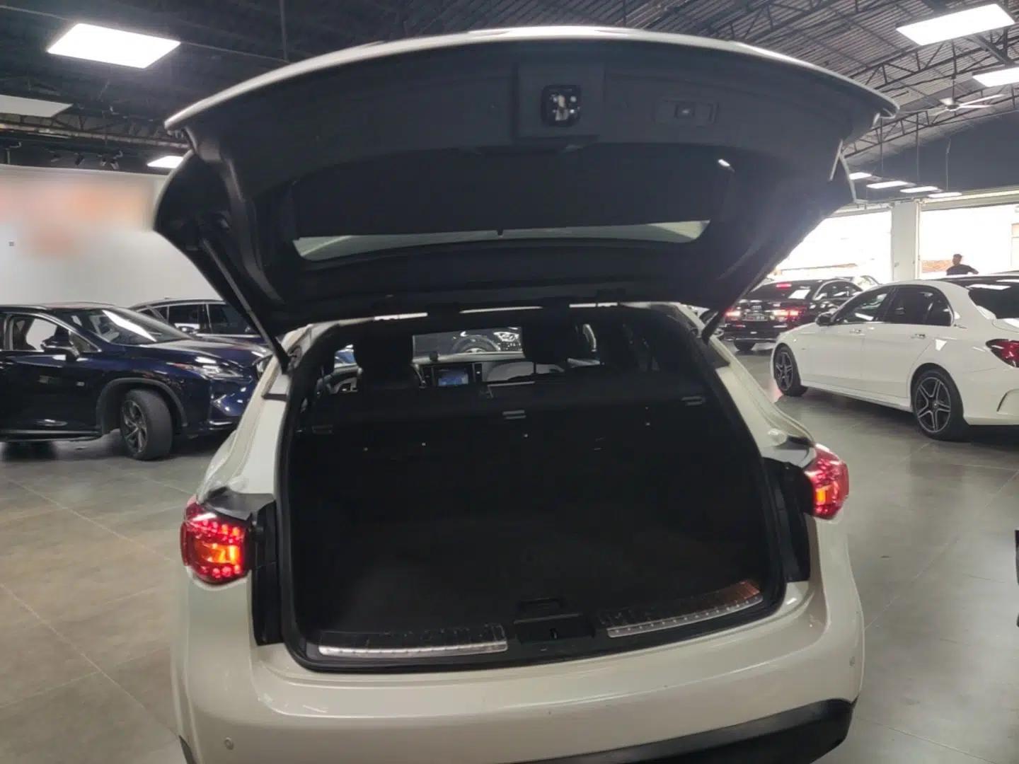 Used Infiniti QX70 2015 3.7L Shadow Edition — миниатюра 27