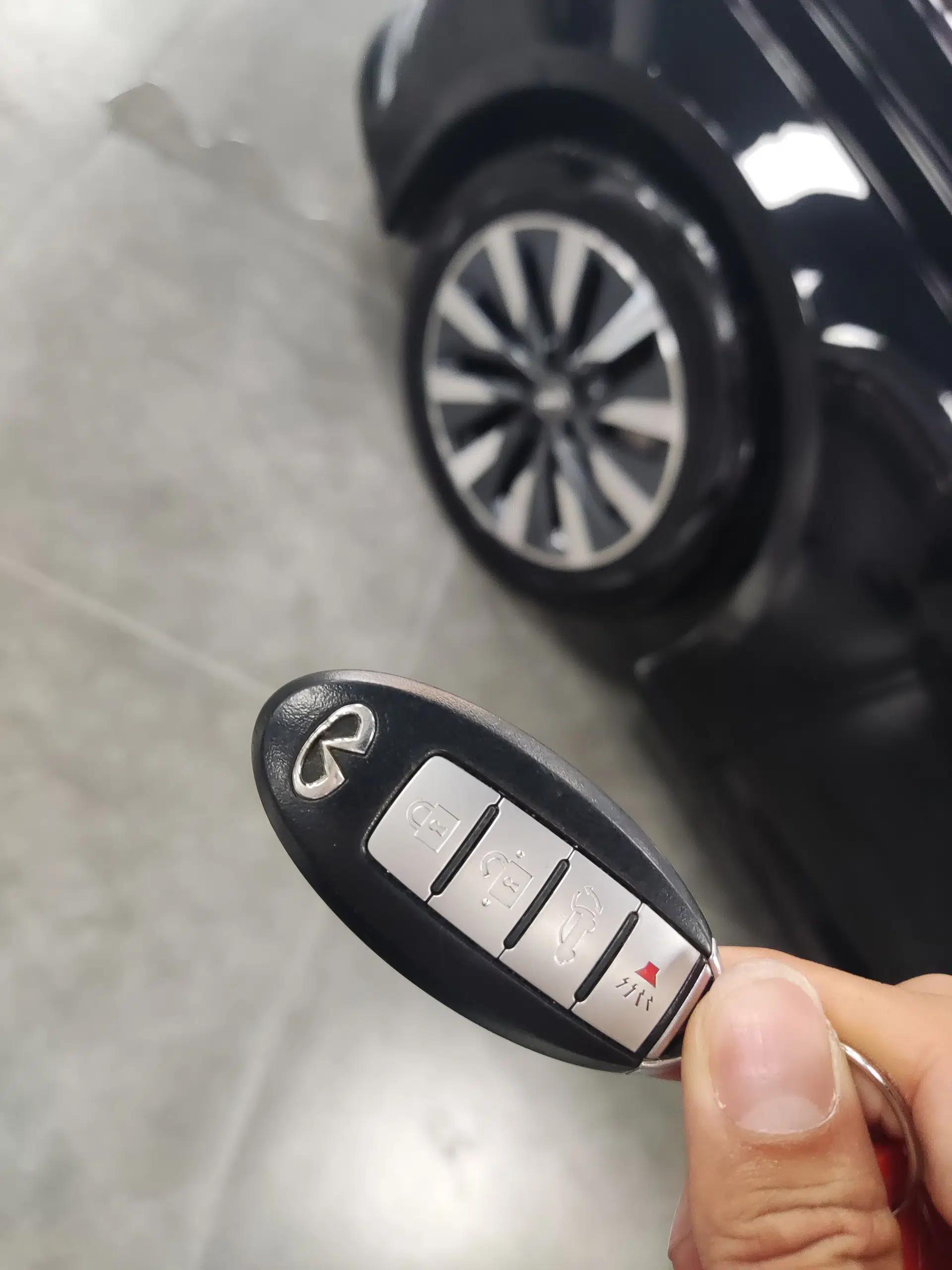 Used Infiniti QX70 2015 3.7L Shadow Edition — миниатюра 28