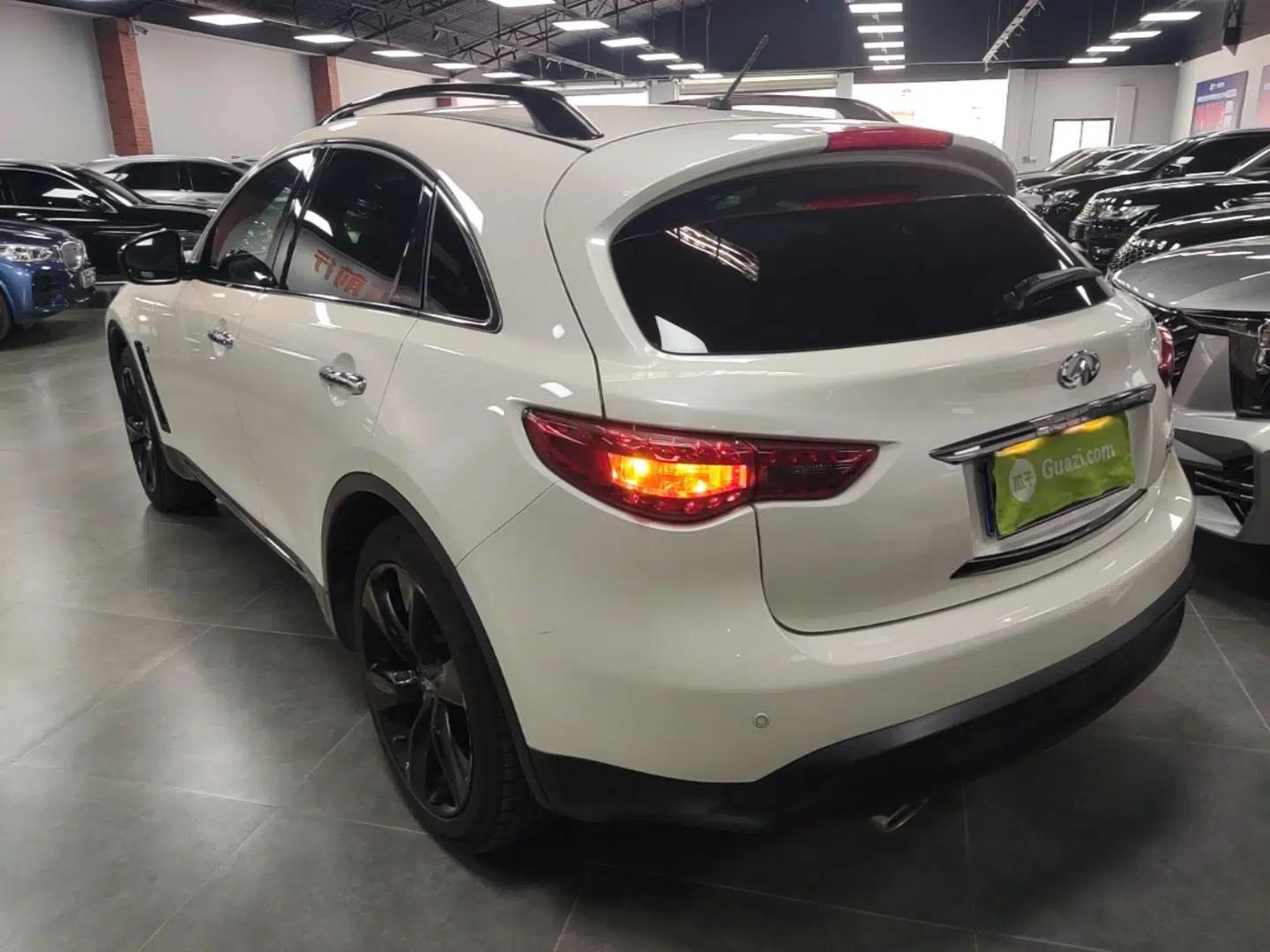 Used Infiniti QX70 2015 3.7L Shadow Edition — миниатюра 4