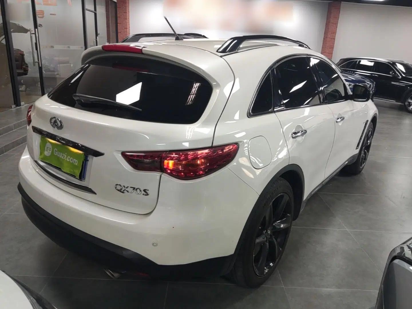 Used Infiniti QX70 2015 3.7L Shadow Edition — миниатюра 6