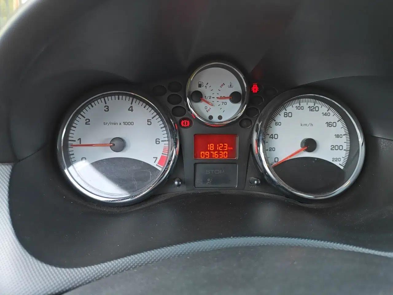 Used Peugeot 207 2011 Sedan 1.4L Manual Yule Edition — миниатюра 11