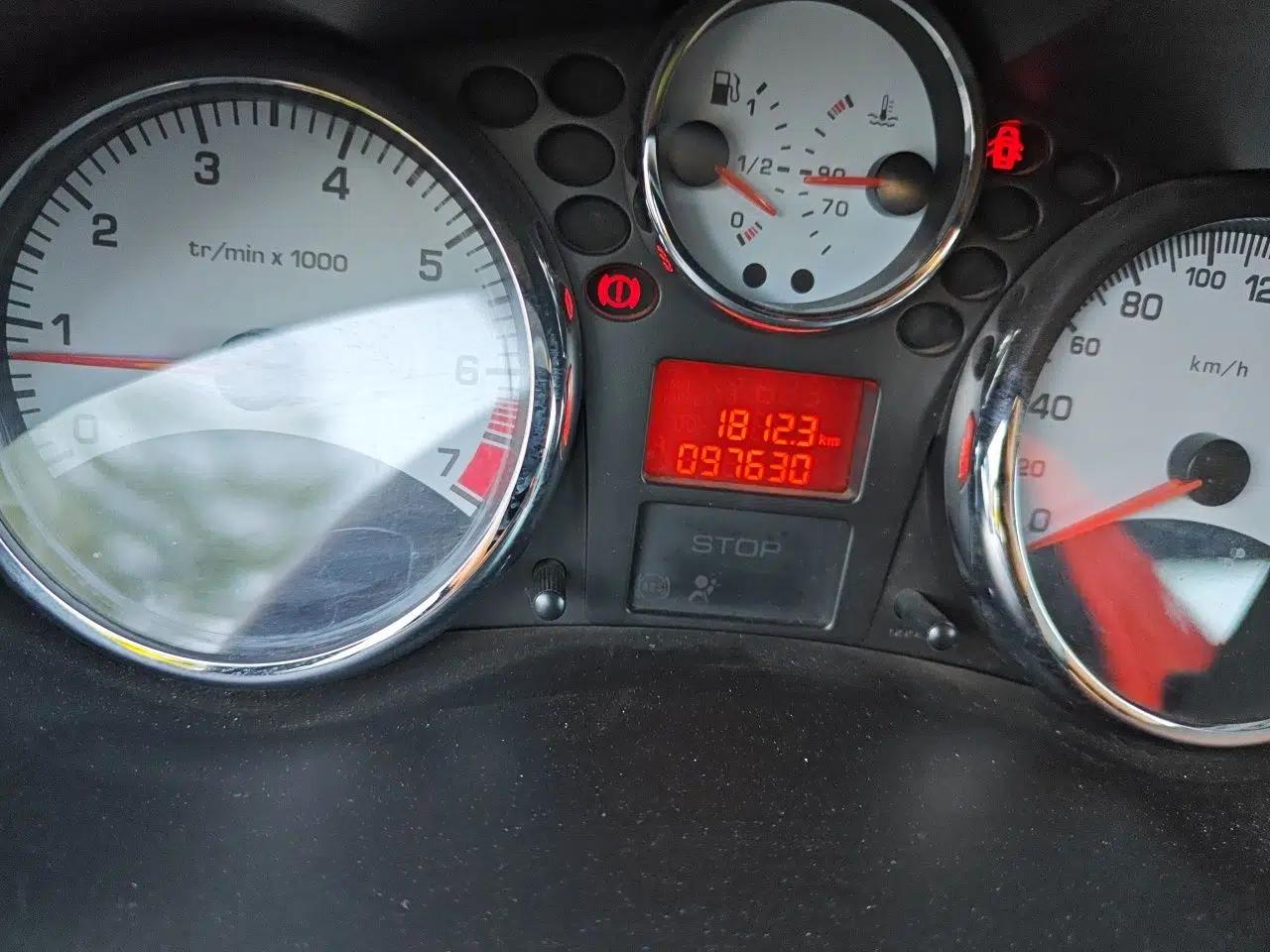 Used Peugeot 207 2011 Sedan 1.4L Manual Yule Edition — миниатюра 12