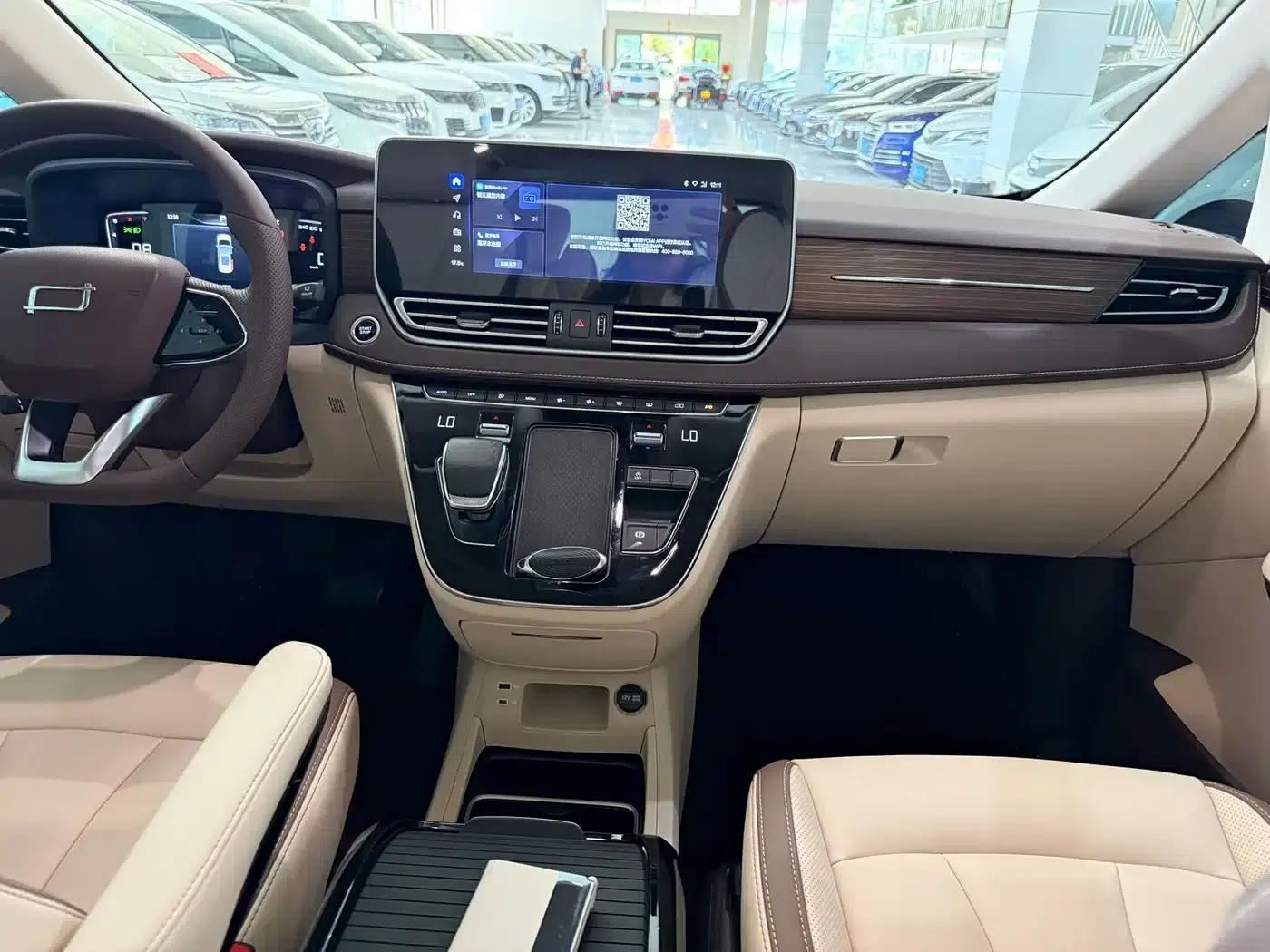 Bestune M9 2023 2.0T Premium Edition — миниатюра 16