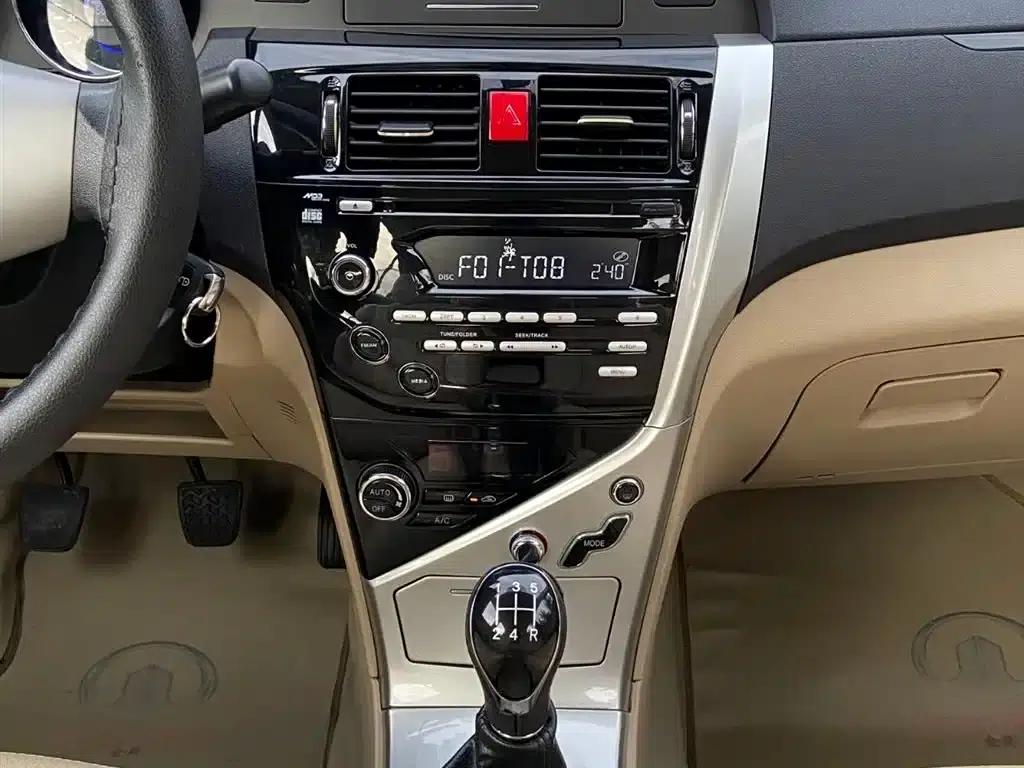 Great Wall C30 2013 1.5L Manual Deluxe Edition — миниатюра 11