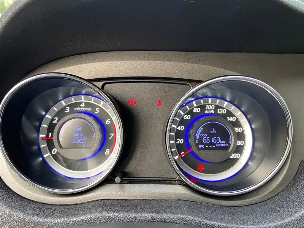 Great Wall C30 2013 1.5L Manual Deluxe Edition — миниатюра 14
