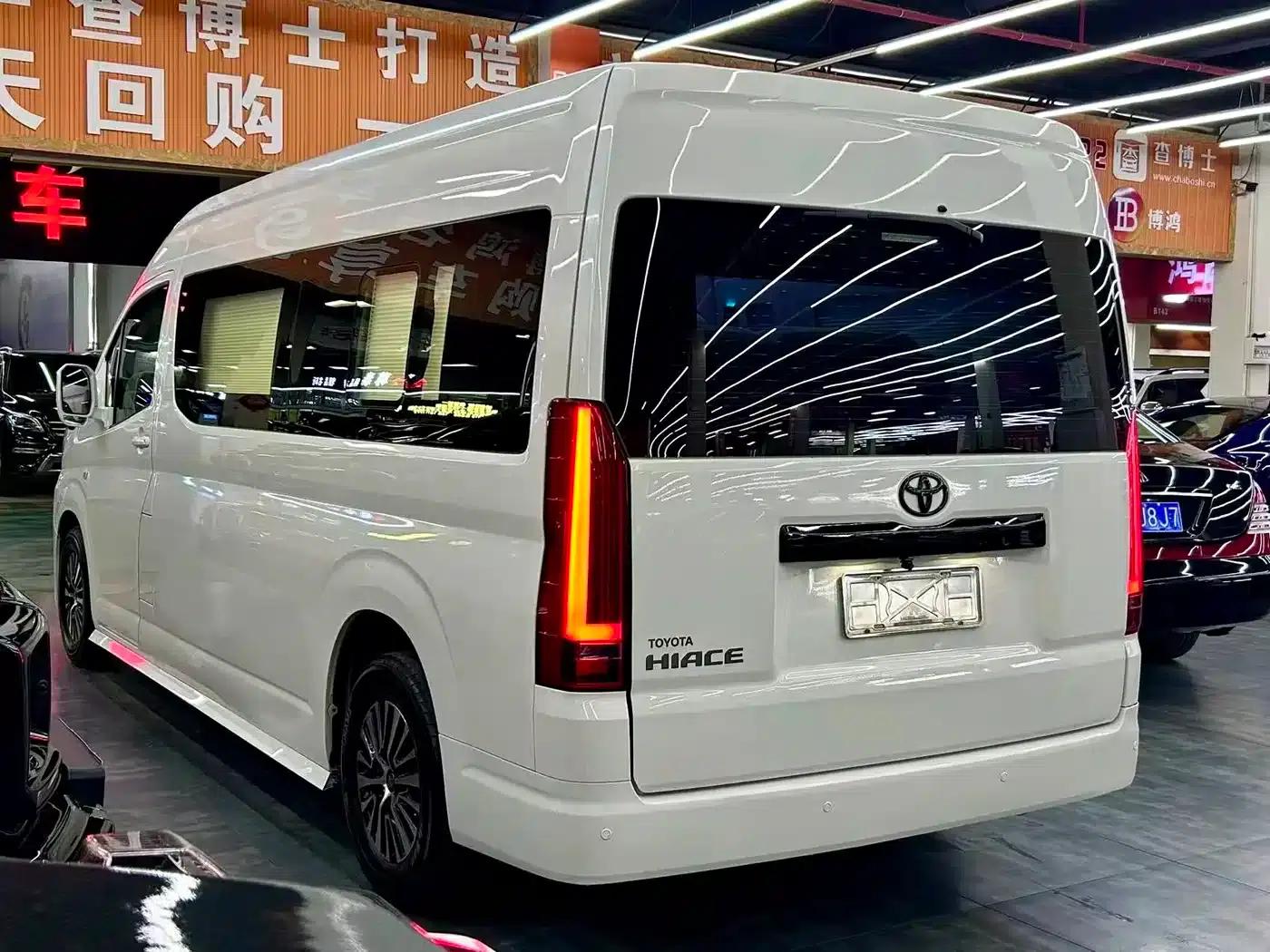 2021 HIACE 3.5L Automatic — миниатюра 15