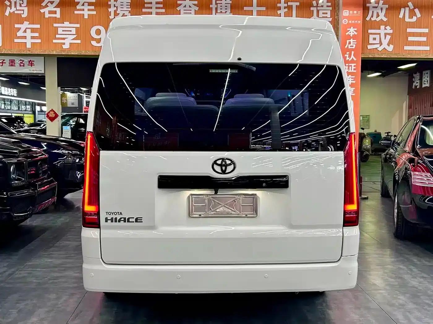2021 HIACE 3.5L Automatic — миниатюра 16