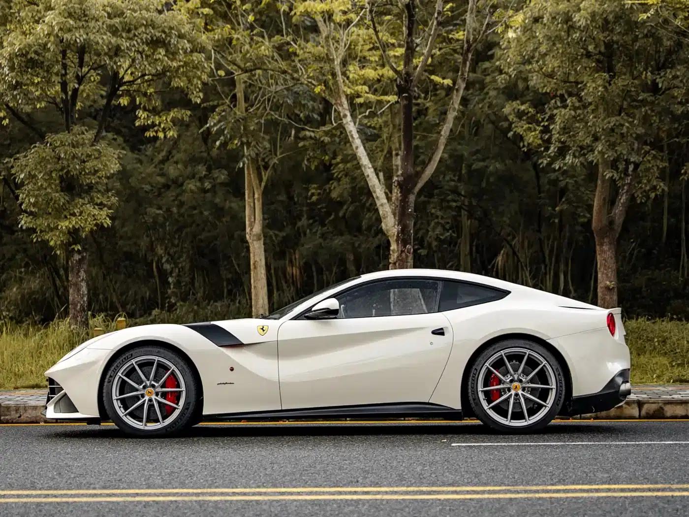 2013 F12berlinetta 6.3L Standard Model — миниатюра 12