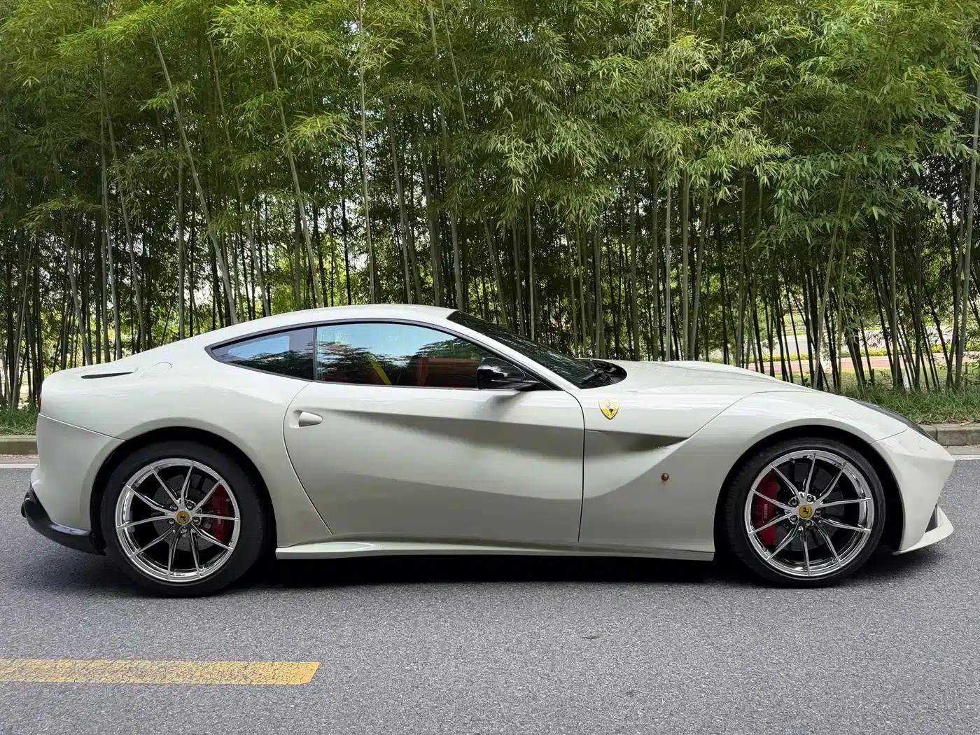 2013 F12berlinetta 6.3L Standard Model — миниатюра 3