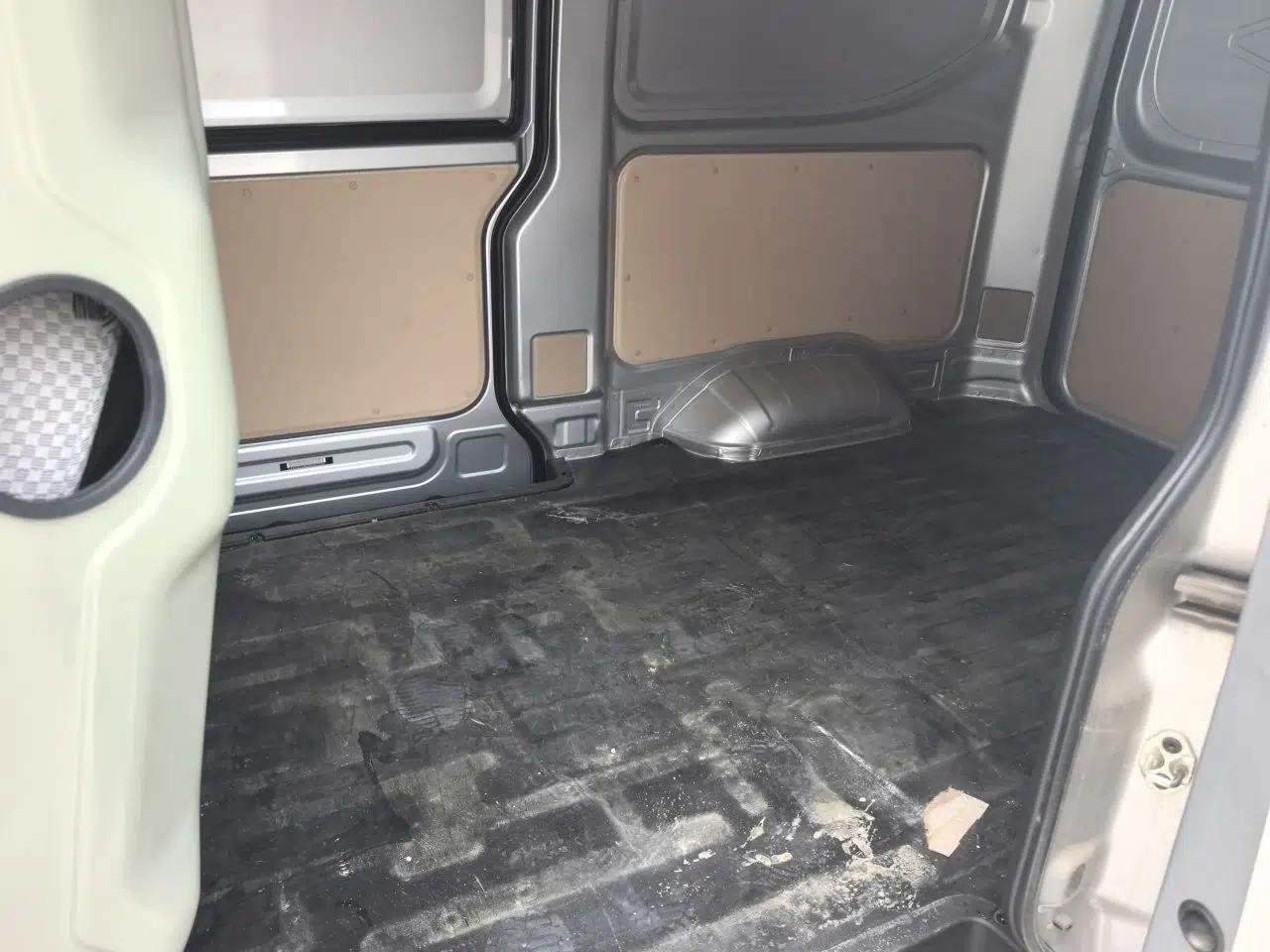 Used CHANGAN KUAYUE Xing V3 2023 1.5L Gasoline Standard Edition 2-Seat Van — миниатюра 17